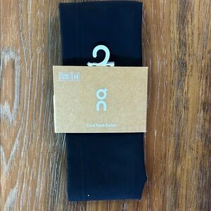 On Running Core Neck Gaiter - Black NWT